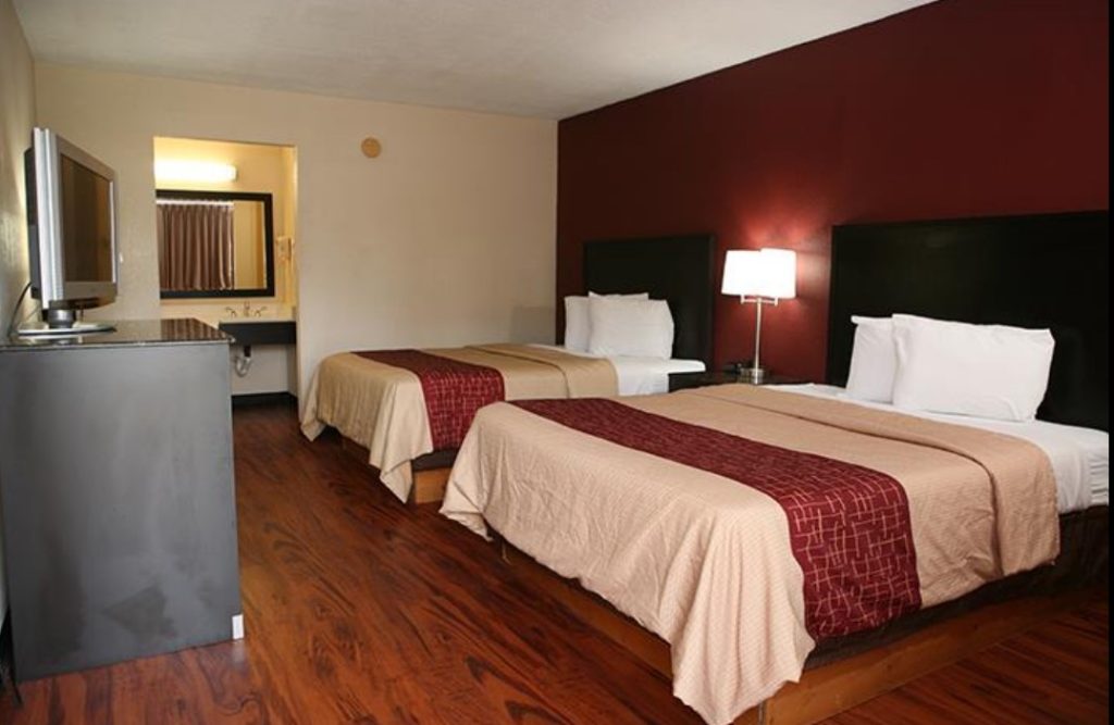best hotels in cave city